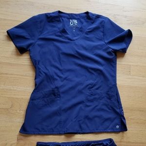 Barco one navy scrub set